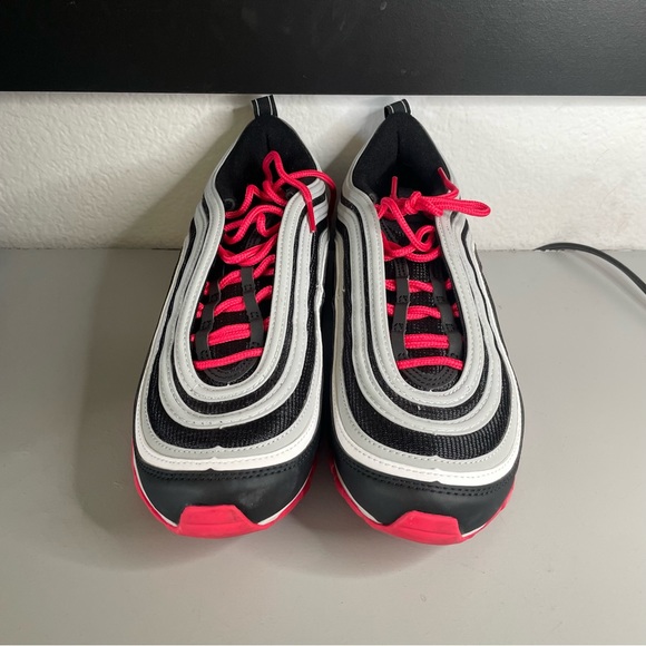 Nike - Picture 2 of 6